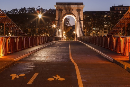 Passerelle Masaryk, de nuit
