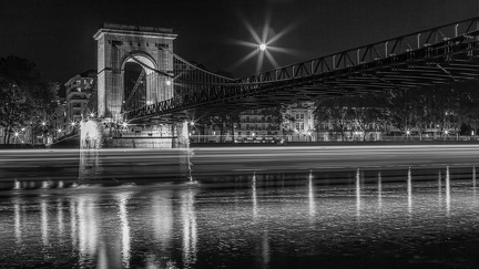 Passerelle Masaryk, de nuit