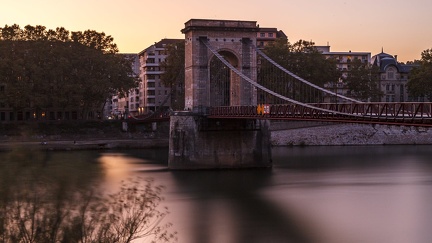 Passerelle Masaryk, de nuit