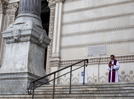 Pause téléphone pendant la messe