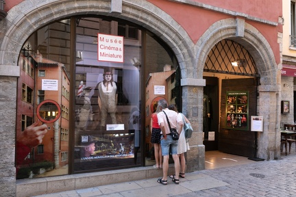 Vitrines12